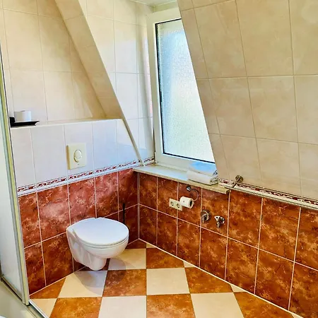 Guest house Zu Den Linden - Mit Restaurant *