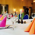 & Restaurant Zu Den Linden Penzion Radebeul