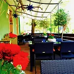 & Restaurant Zu Den Linden Penzion Radebeul