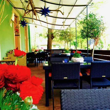 & Restaurant Zu Den Linden Vendégház Radebeul