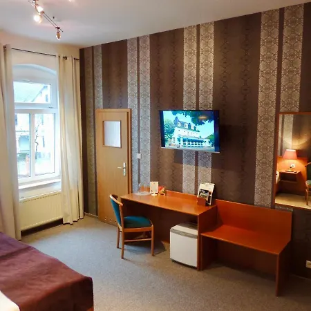 Pension&restaurant Zu Den Linden Gasthof 3*
