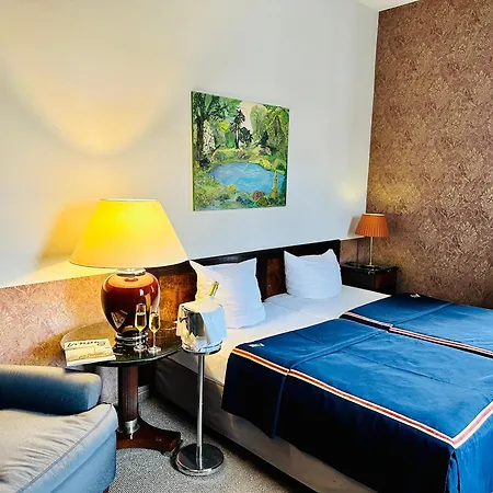 & Restaurant Zu Den Linden 게스트하우스 라데보일