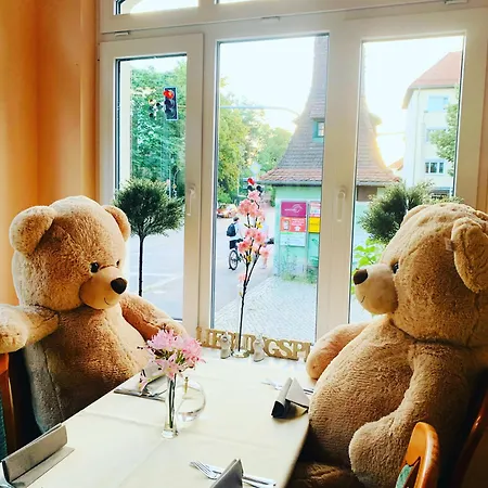 Pension&restaurant Zu Den Linden 3*