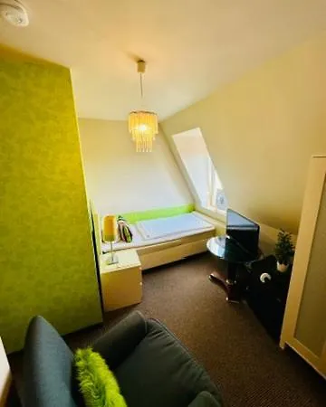 & Restaurant Zu Den Linden 3* Radebeul