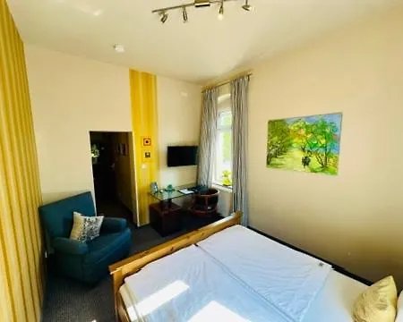 & Restaurant Zu Den Linden