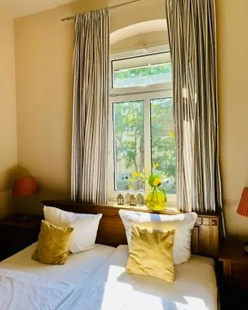 Vendégház & Restaurant Zu Den Linden