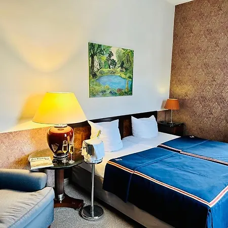 Pension&restaurant Zu Den Linden Gasthof 3*