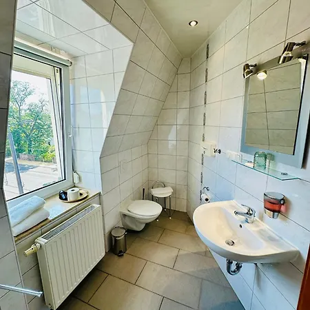 & Restaurant Zu Den Linden