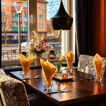 招待所 & Restaurant Zu Den Linden 3*